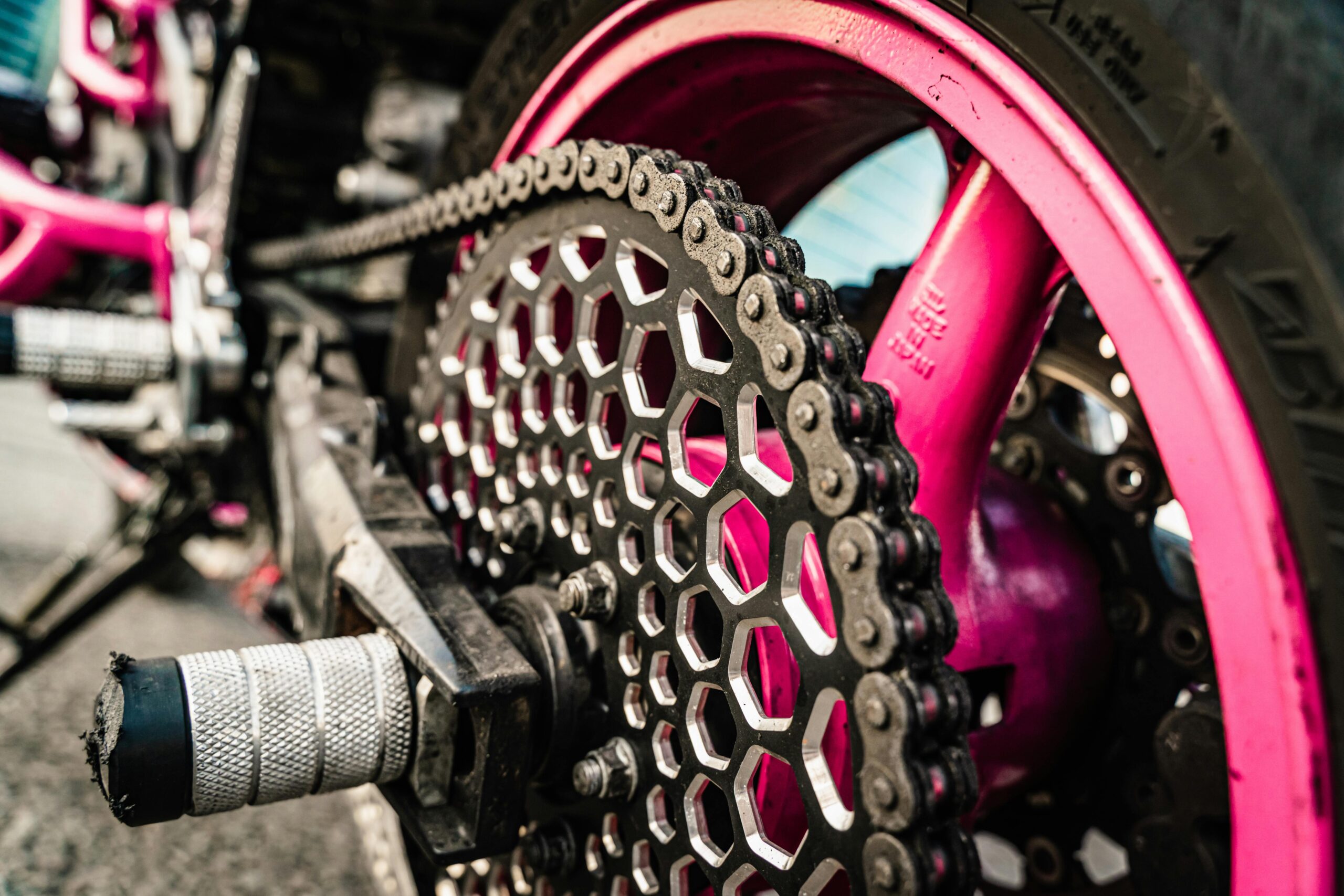 Zdjęcie do artykułu: Jak czyścić i konserwować łańcuch motocyklowy